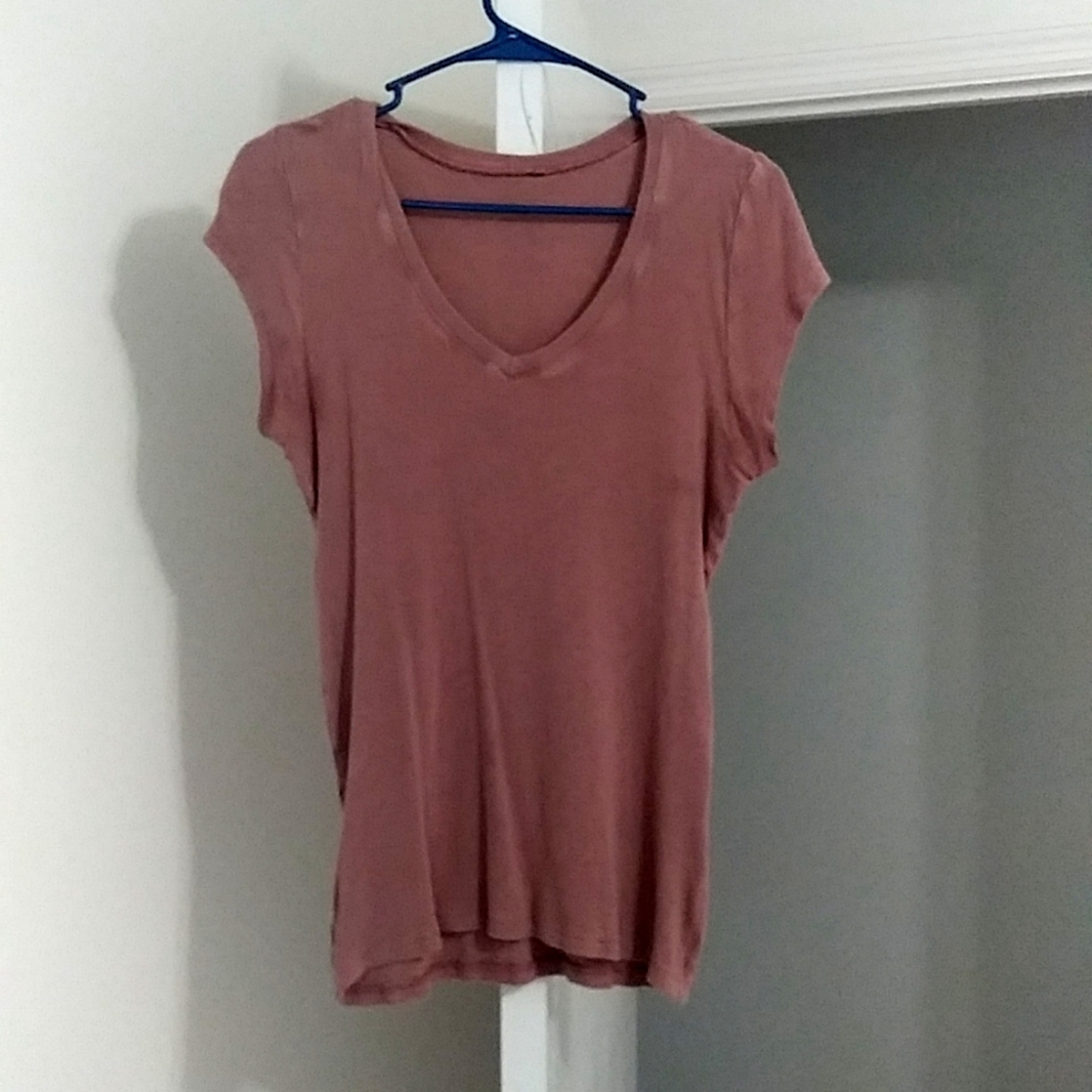 Light purple extra large V-neck shirts